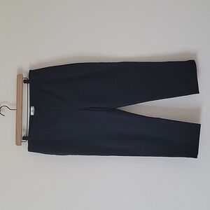 Chico's Black So Slimming Katharine Crop Pants Size Medium/10